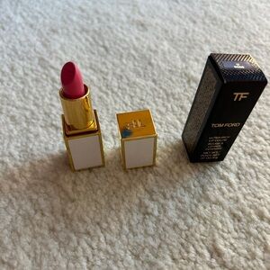 Tom Ford Pink Lipstick — Vibrant Rosie color
